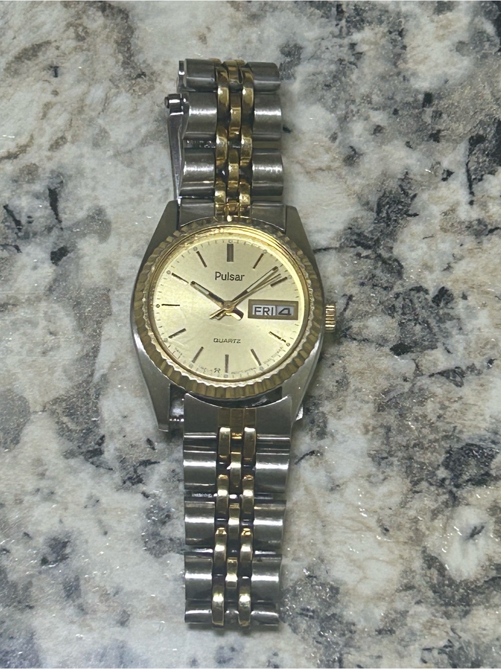 Vintage Pulsar V248-0020 Women’s 24mm Watch Working New Battery READ